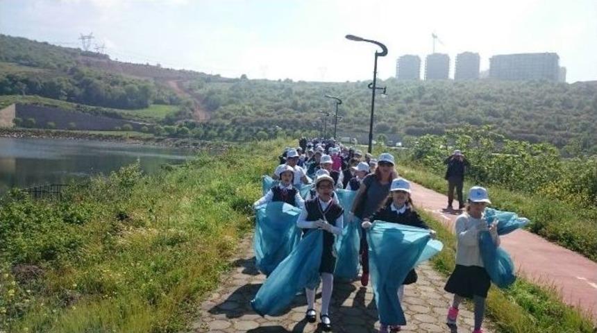 İzmit&rsquo;te Vatandaşların Katılımıyla &Ccedil;evre Temizliği Yapıldı