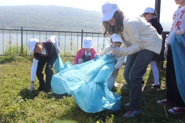 İzmit&rsquo;te Vatandaşların Katılımıyla &Ccedil;evre Temizliği Yapıldı 1