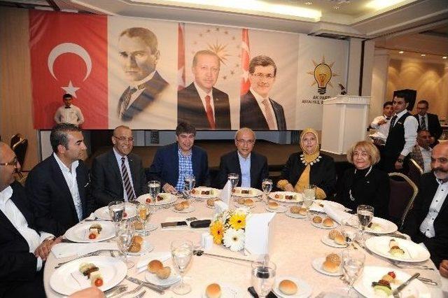 L&uuml;tfi Elvan Antalya&rsquo;da Turizm Sekt&ouml;r&uuml;yle Buluştu 2