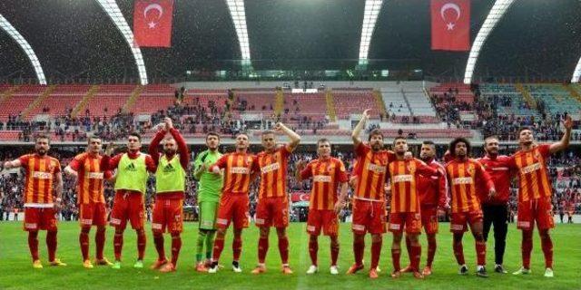 Kayserispor'da Süper Lig Kutlaması Karşıyaka Maçında