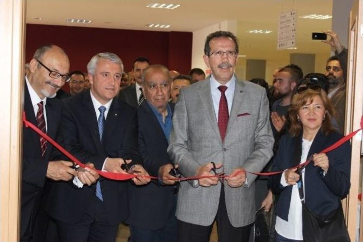 İletişim Bilimleri Fak&uuml;ltesi&rsquo;nde İki A&ccedil;ılış Birden