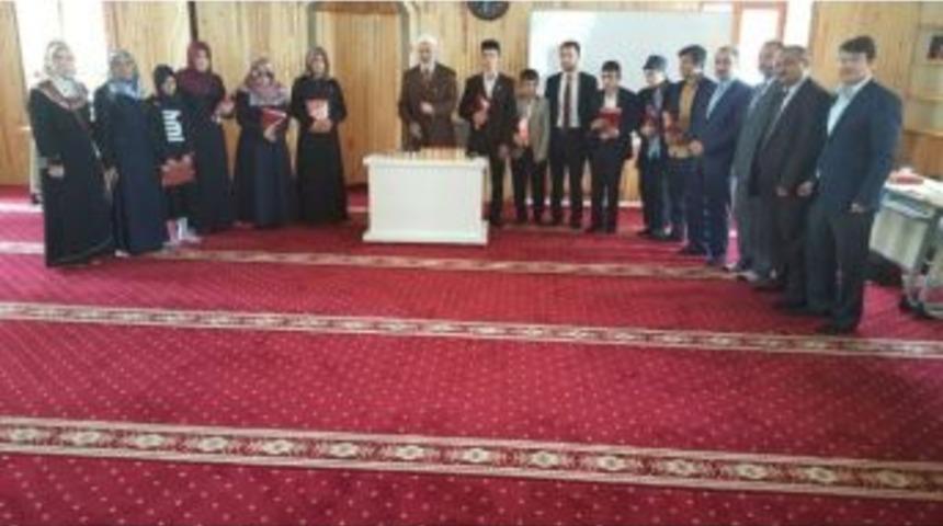 Ahlatlı Kız Kur&rsquo;an Kursu &Ouml;ğrencisi B&ouml;lge Birincisi Oldu