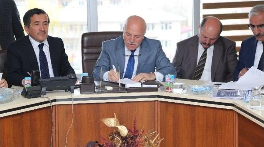 Başkan Sekmen İl Merkezindeki Muhtarlarla Toplantı Yaptı