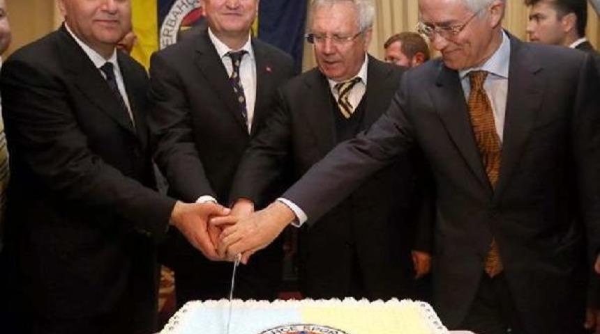Fenerbah&ccedil;e Başkanı Yıldırım Hatay'da 'hedef 1 Milyon &Uuml;ye' Balosuna Katıldı