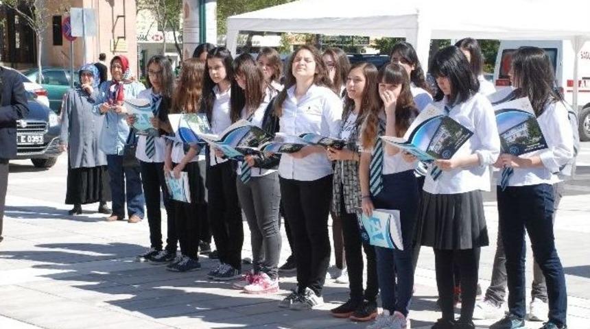 &Ouml;ğrenciler Yunus Emre&rsquo;nin Şiirlerini Okudu