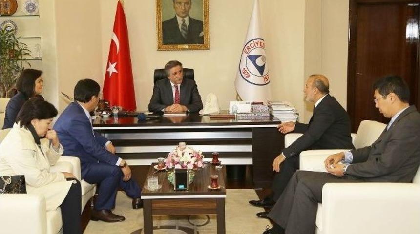 Kırgızistan B&uuml;y&uuml;kel&ccedil;isi&rsquo;nden Rekt&ouml;r Prof. Dr. Fahrettin Keleştemur&rsquo;a Ziyaret
