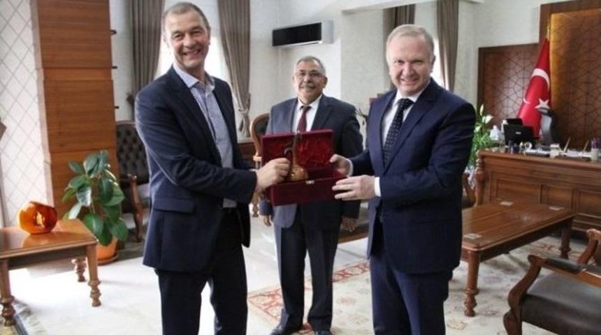 Cadaujac Belediye Başkanı Gazeau&rsquo;dan Vali Ceylan&rsquo;a Ziyaret