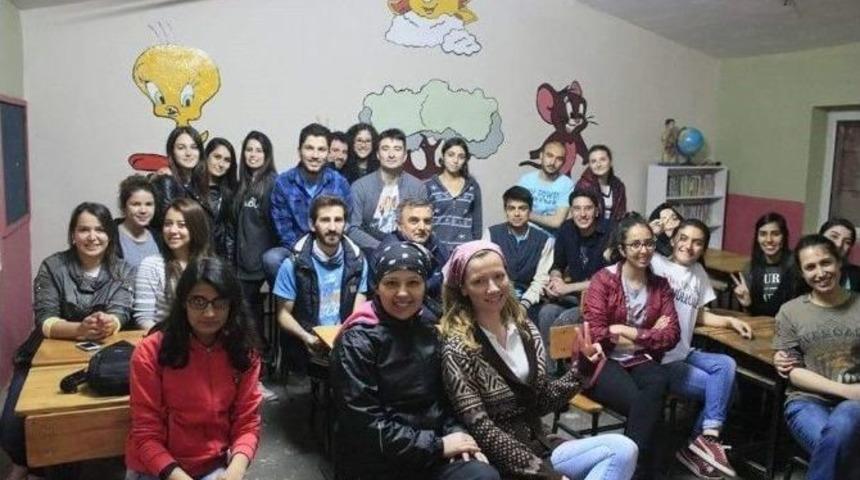 Toplum G&ouml;n&uuml;ll&uuml;lerinden Anlamlı Davranış