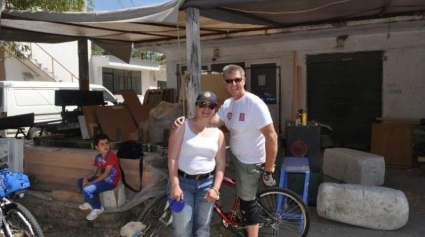 65 Yaşında K&ouml;y Okulu İ&ccedil;in Pedalladı