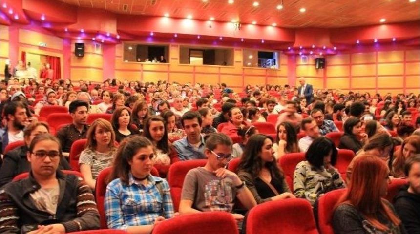 Eskişehir&rsquo;de &ldquo;yunus&rsquo;un G&uuml;ncesi&rdquo; Adlı Oyun Sahnelendi