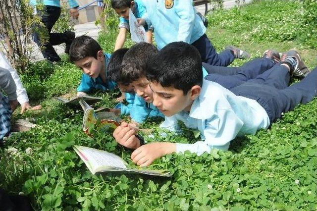 Cizre’de ’kitap Okuyoruz’ Kampanyası