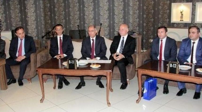 Eski İ&ccedil;işleri Bakanı Ala, Azeri Gazetecileri Ağırladı