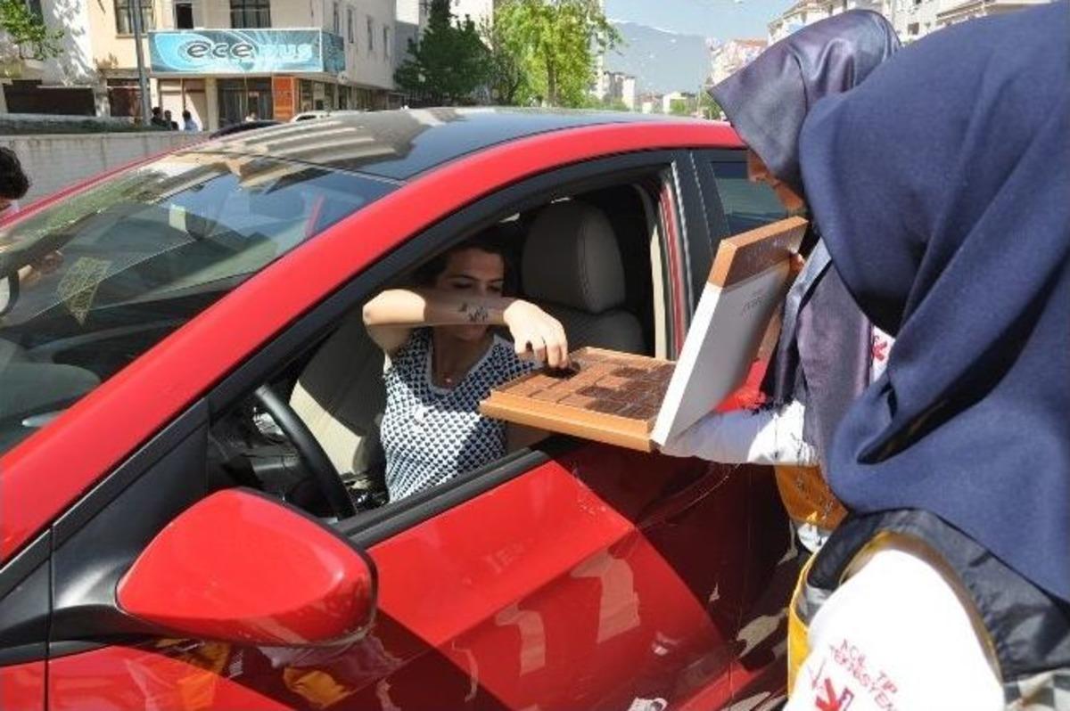 Alkol G&ouml;zl&uuml;ğ&uuml;n&uuml; Takanlar Bakın Nasıl Kendinden Ge&ccedil;ti