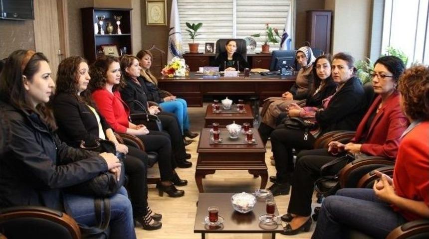 Van B&uuml;y&uuml;kşehir Belediyesi Kadın Kurulu, Eş Başkan &Ccedil;oban&rsquo;ı Ziyaret Etti
