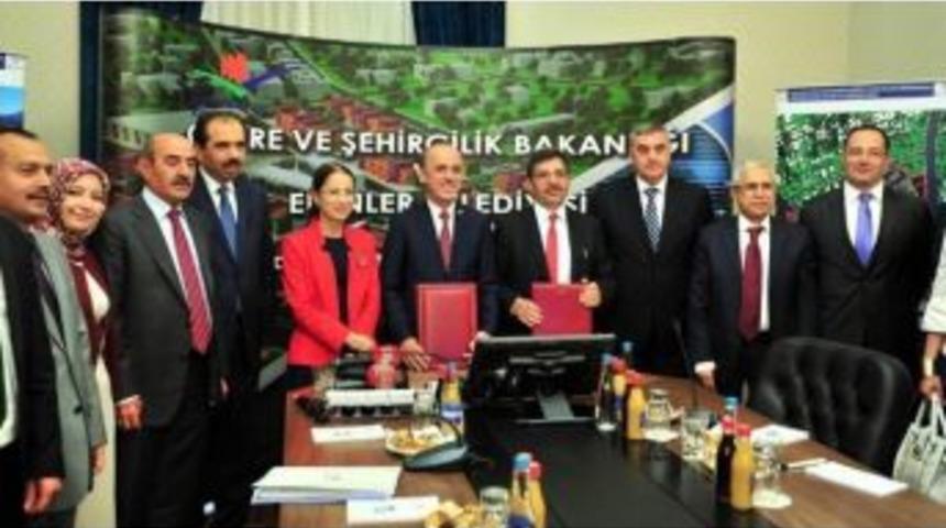 T&uuml;rkiye&rsquo;nin En B&uuml;y&uuml;k Kentsel D&ouml;n&uuml;ş&uuml;m Projesi&rsquo;nin Temeli Atılacak