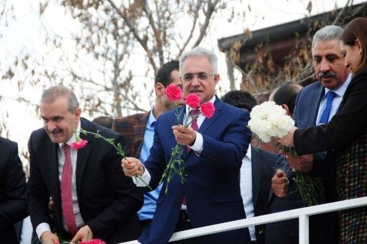 Prof. Dr. Çaha Hdp’lileri Alkışlatarak Onure Etti G2