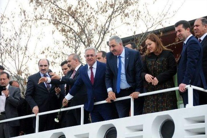 Prof. Dr. Çaha Hdp’lileri Alkışlatarak Onure Etti G3