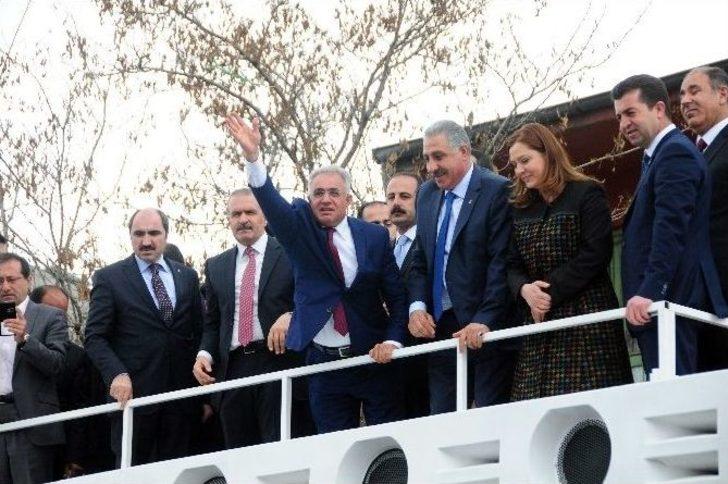 Prof. Dr. Çaha Hdp’lileri Alkışlatarak Onure Etti G4