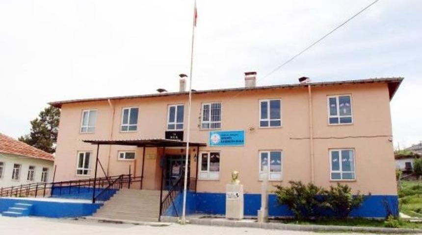 Kazada &Ouml;len &Ouml;ğretmenlerin Okulunda Yas