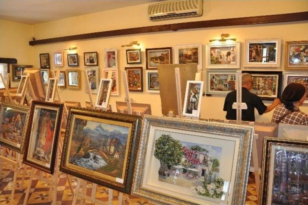 Edremit&rsquo;te Kağıt R&ouml;lyef Sergisi A&ccedil;ıldı