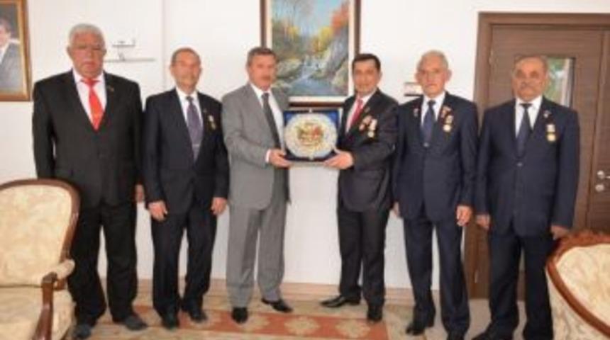 K&uuml;tahya Muharip Gaziler&rsquo;in Yeni Y&ouml;netimi, Vali&rsquo;yi Ziyaret Etti