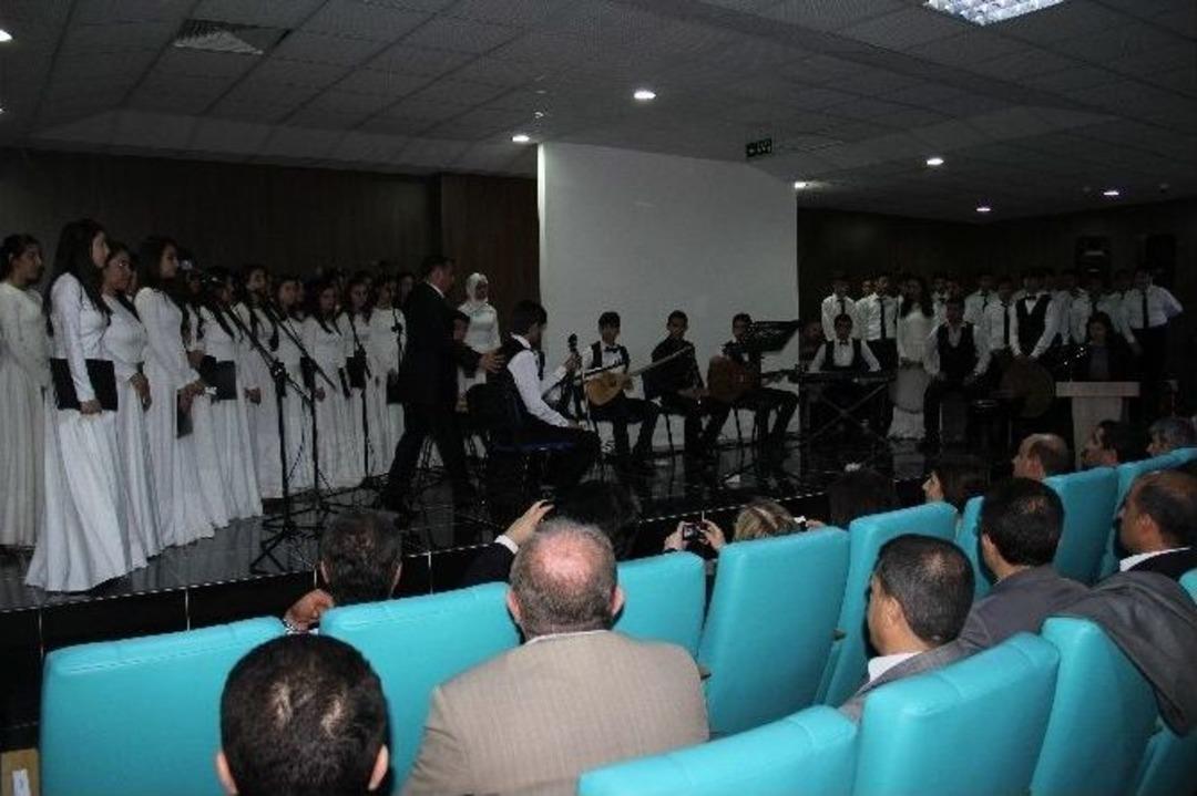 Tutuklu Ve H&uuml;k&uuml;ml&uuml;ler İ&ccedil;in 7 Dilde Konser