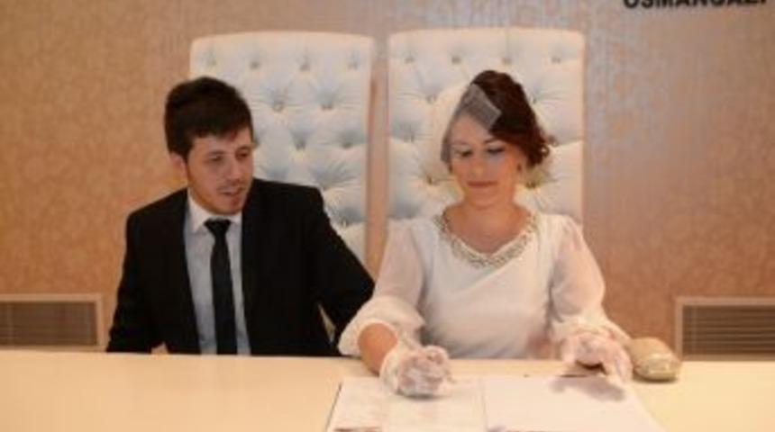 &Ouml;zel G&uuml;nde Nikah Dairesine Akın Ettiler