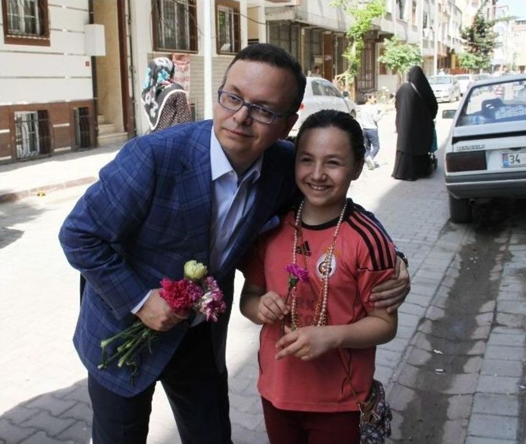 Davutoğlu&rsquo;nun Danışmanı Milletvekili Adayı Sarıkaya&rsquo;dan Esnaf Ziyareti