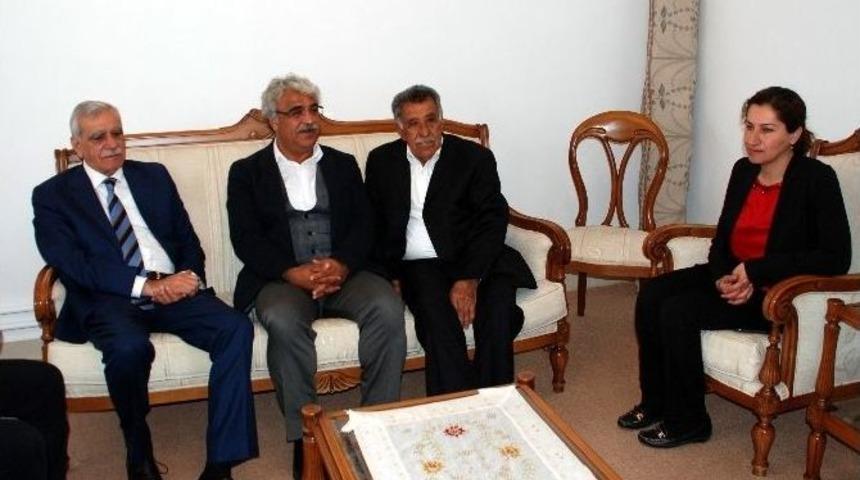 Mardin B&uuml;y&uuml;kşehir Belediyesi Eş Başkanı T&uuml;rk Midyat&rsquo;ı Ziyaret Etti