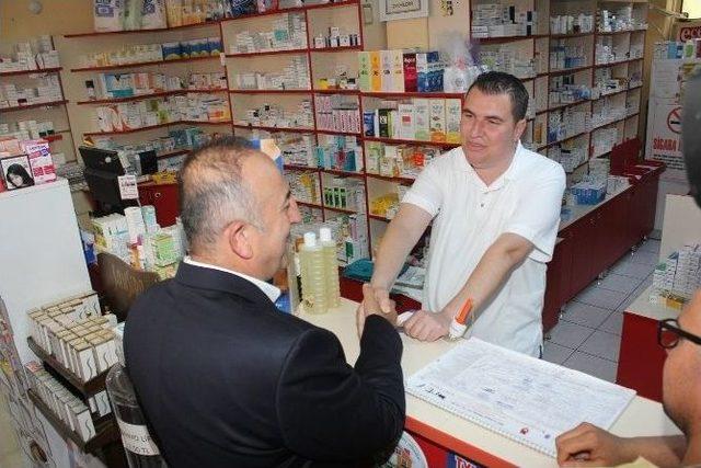 Bakan &Ccedil;avuşoğlu, Kemer Esnafıyla Bir Araya Geldi 1