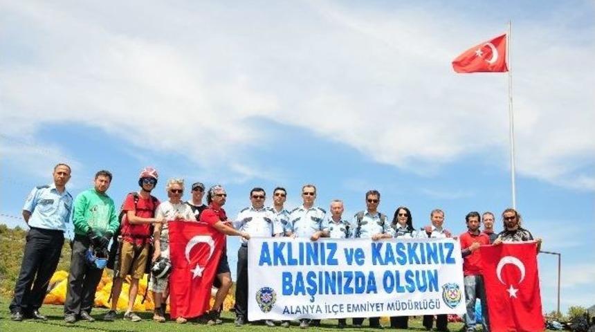 Polislerden "aklınız Ve Kaskınız Başınızda Olsun" Atlayışı