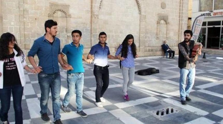 Şanlıurfa'da 'stadyumlar Grup Yorum'a A&ccedil;ılsın' Eylemi