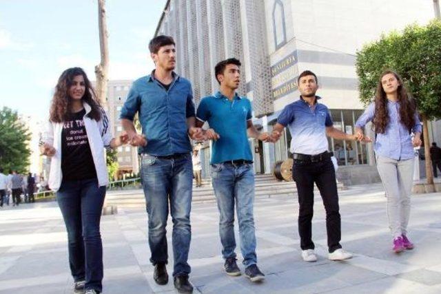 Şanlıurfa da  stadyumlar Grup Yorum a A&ccedil;ılsın  Eylemi 2