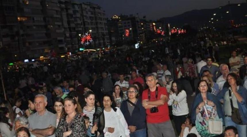İzmir'de 'hıdırellez' Coşkuyla Kutlandı