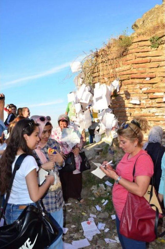 Hıdırellez'de Hacet Dede Türbesi'ne Dilek Akını