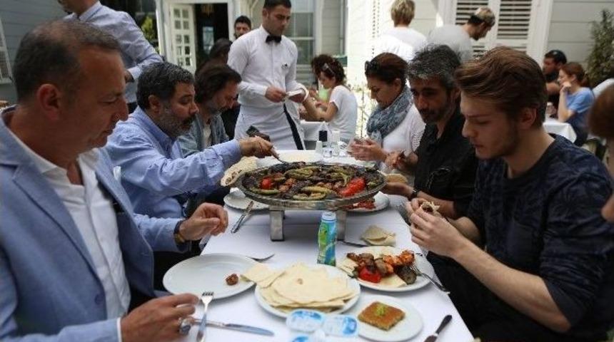 Parampar&ccedil;a Ekibine Mevsim Kebabı Ziyafeti