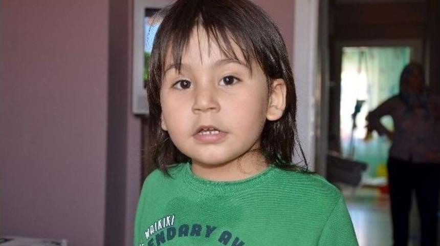 Otizmli Oğlunun Eğitimi İ&ccedil;in Yardımseverler Arıyor