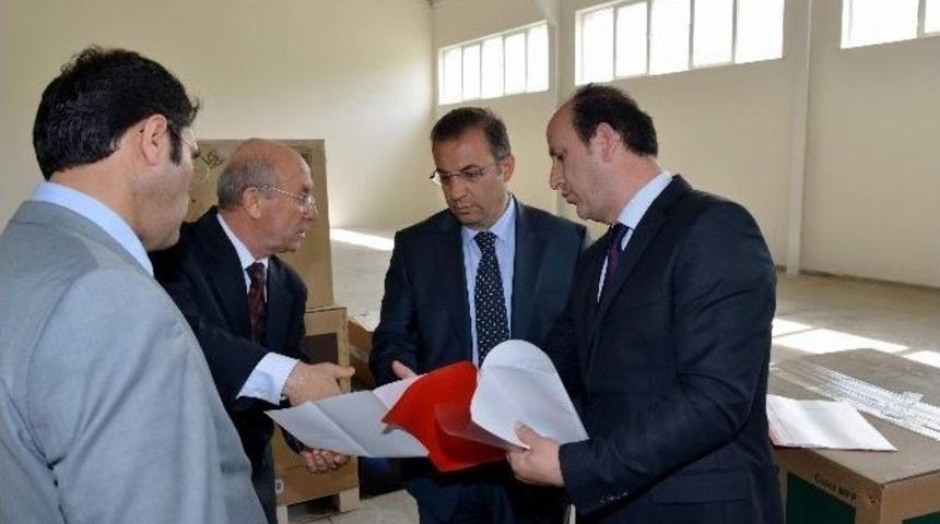 Vali T&uuml;rker, 112 Acil &Ccedil;ağrı Merkezi&rsquo;ni Ziyaret Ederek, İncelemelerde Bulundu