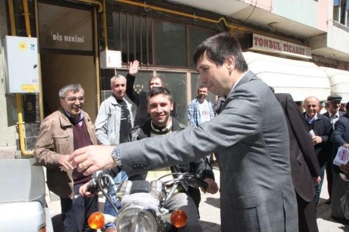 Prof. Dr. Yenid&uuml;nya, Tosya İl&ccedil;esini Ziyaret Etti