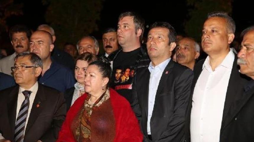 İzmir'de, Deniz Gezmiş Ve Arkadaşları Anıldı