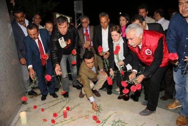 İzmir'de, Deniz Gezmiş Ve Arkadaşları Anıldı