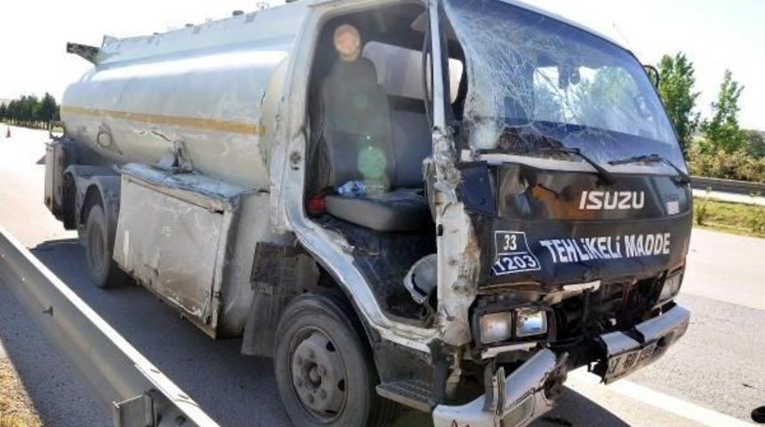 Y&uuml;k&uuml;n&uuml; Kontrol Ederken Tanker &Ccedil;arpan S&uuml;r&uuml;c&uuml; &Ouml;ld&uuml;