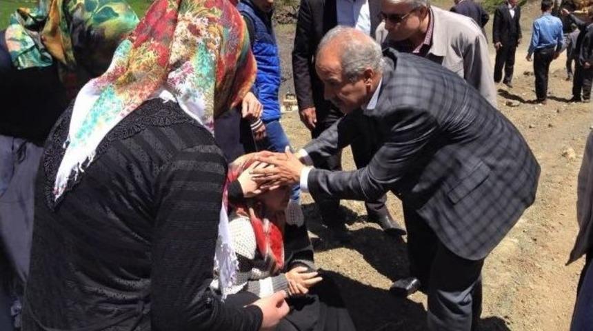 Yaralılara İlk M&uuml;dahaleyi Milletvekili Fırat Yaptı