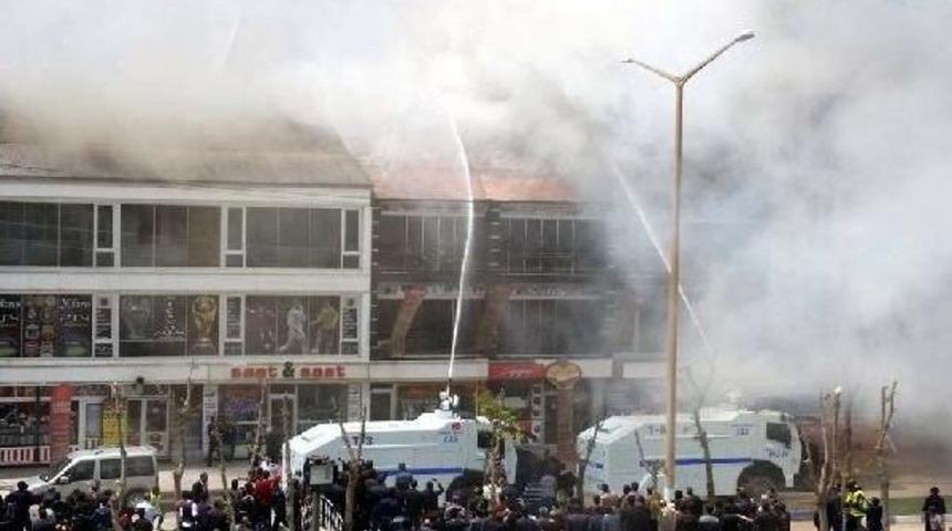 Y&uuml;ksekova'daki Yangına Ilk M&uuml;dahale Toma'dan