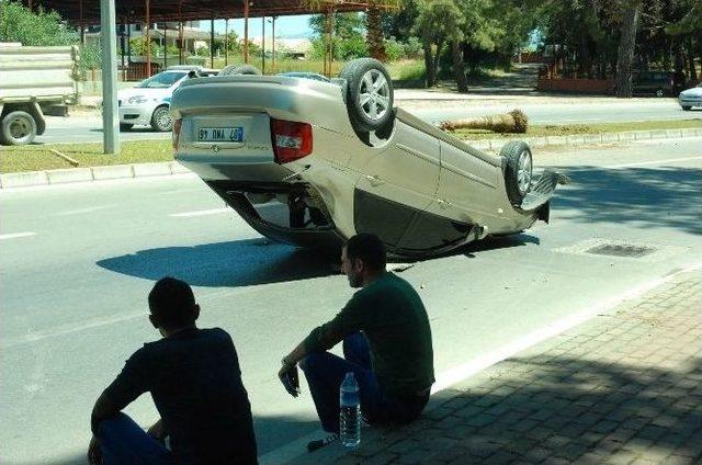 Takla Atan Otomobilden Burunları Bile Kanamadan Çıktılar