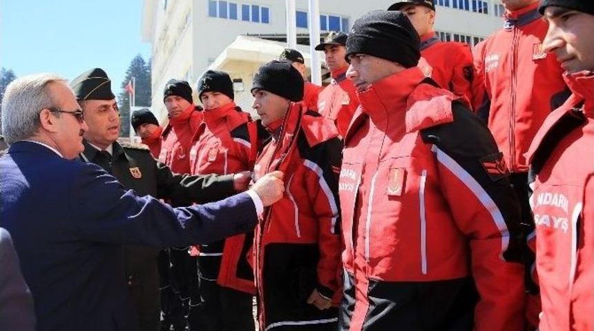 Validen Jandarma Arama Timlerine &Ouml;d&uuml;l