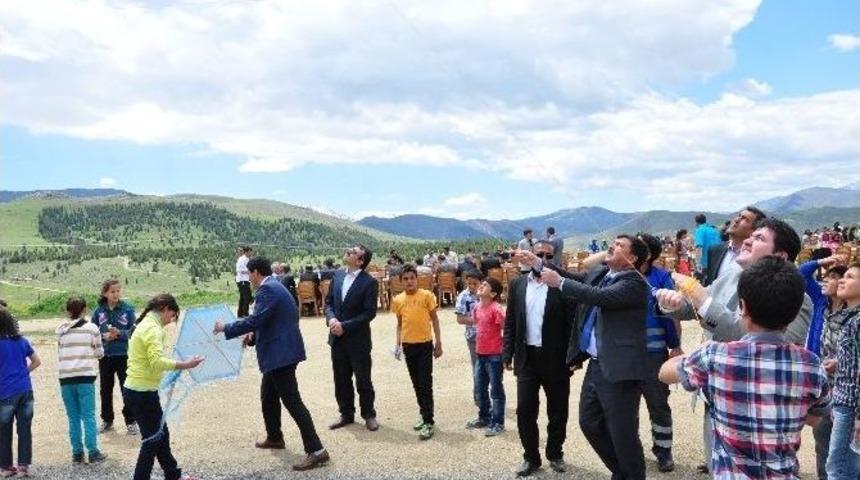 Ekin&ouml;z&uuml;&rsquo;nde Hıdırellez Sevinci, U&ccedil;urtma Şenliği İle Birleşti