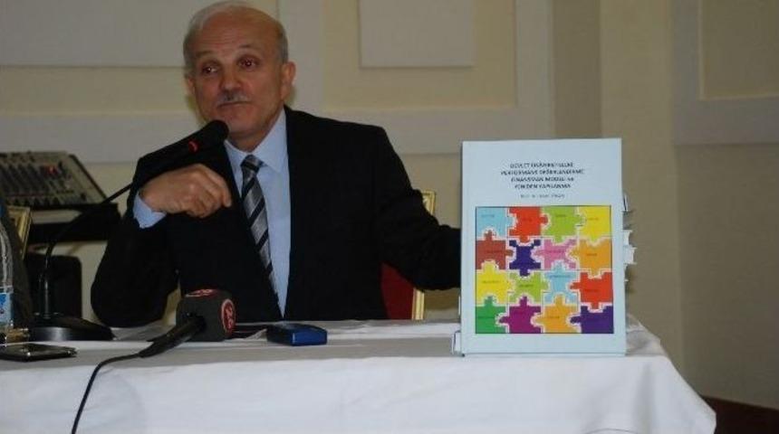 Prof. Dr. Tosun &Uuml;niversitelerin Performans Değerlendirmelerini Kitaplaştırdı