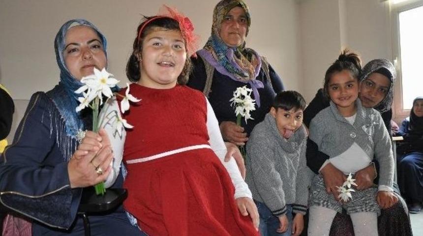 Edremit&rsquo;te Anlamlı &ldquo;anneler G&uuml;n&uuml;&rdquo;