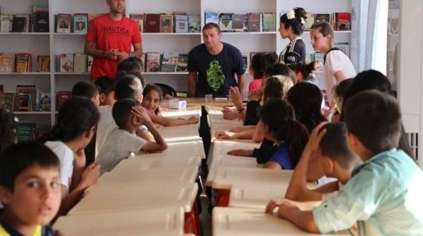 Fenerbah&ccedil;eli Yıldızdan Silopi&rsquo;ye Spor Malzemesi Desteği